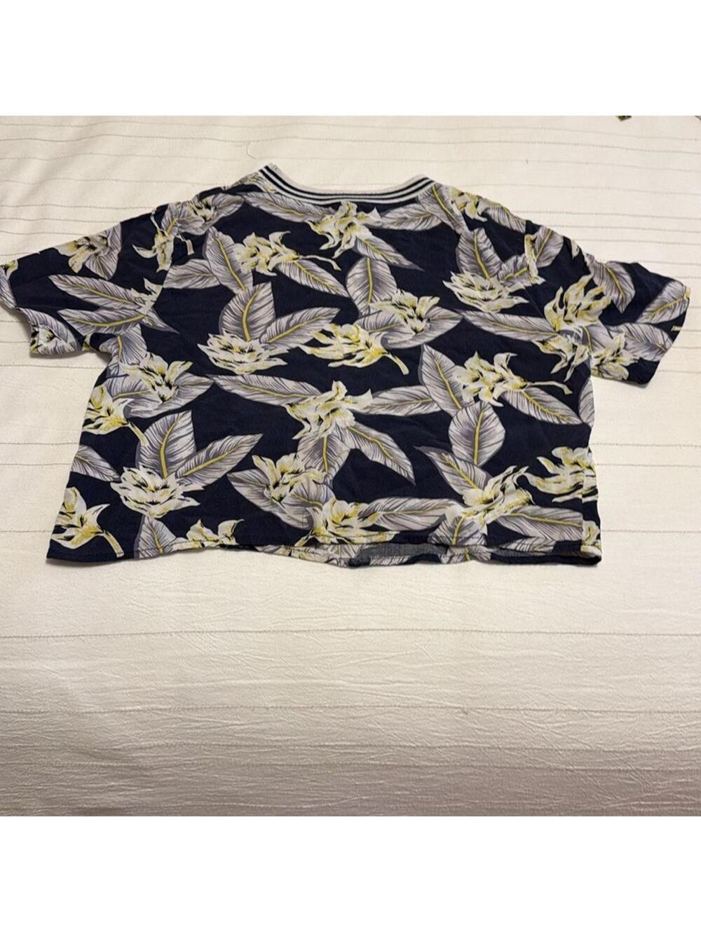 Forever 21 Navy Tropical Floral Crop Tee Striped Collar Women's Small - Picture 5 of 5